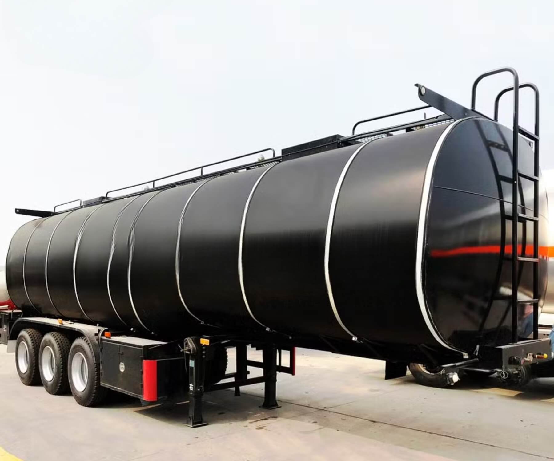3-Axle Asphalt Trailer (3)