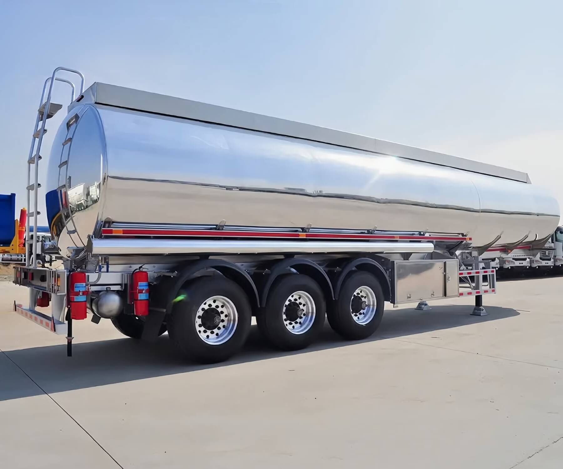30-60 CBM Stainless Steel Tanker Trailer for Chemical Food Milk Water (1)