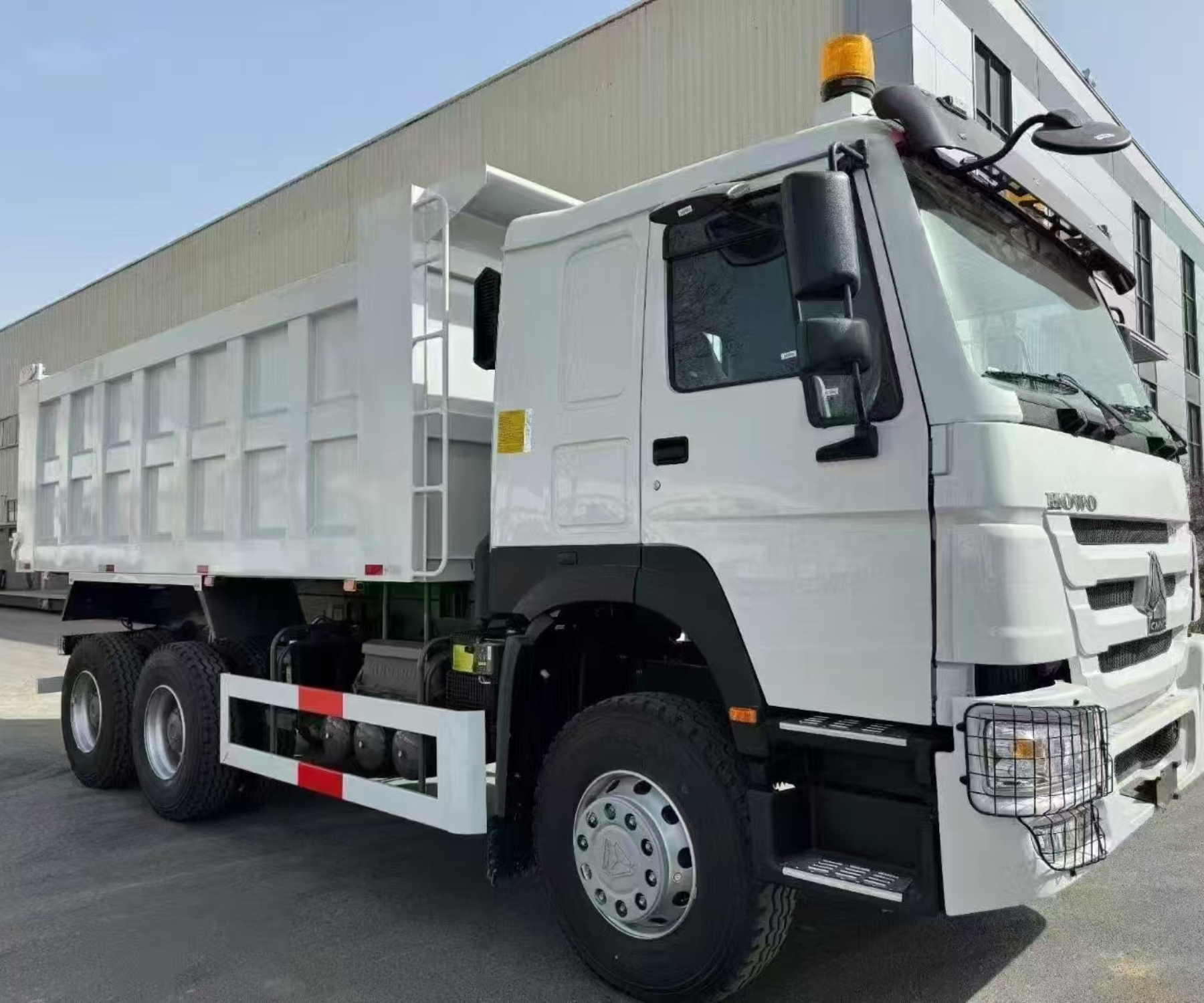 SINOTRUK Truck 2