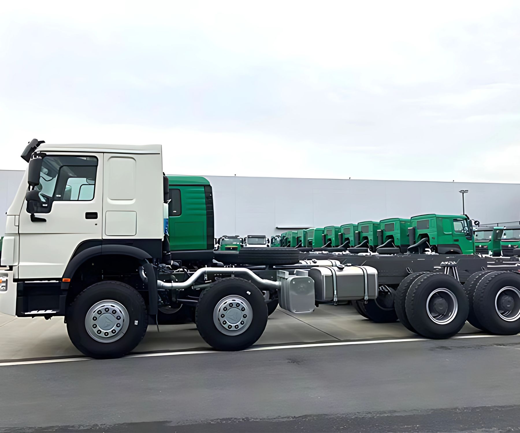Brand New SINOTRUCK HOWO 6x4 Tractor Truck (2)