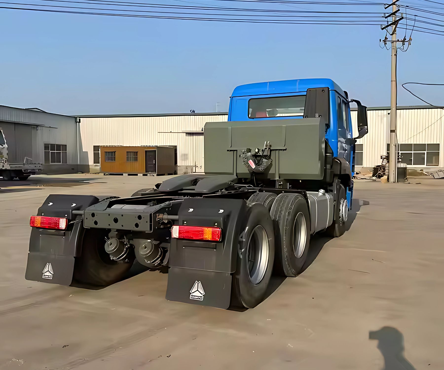 Brand New SINOTRUK HOWO 6x4 tractor head (2)
