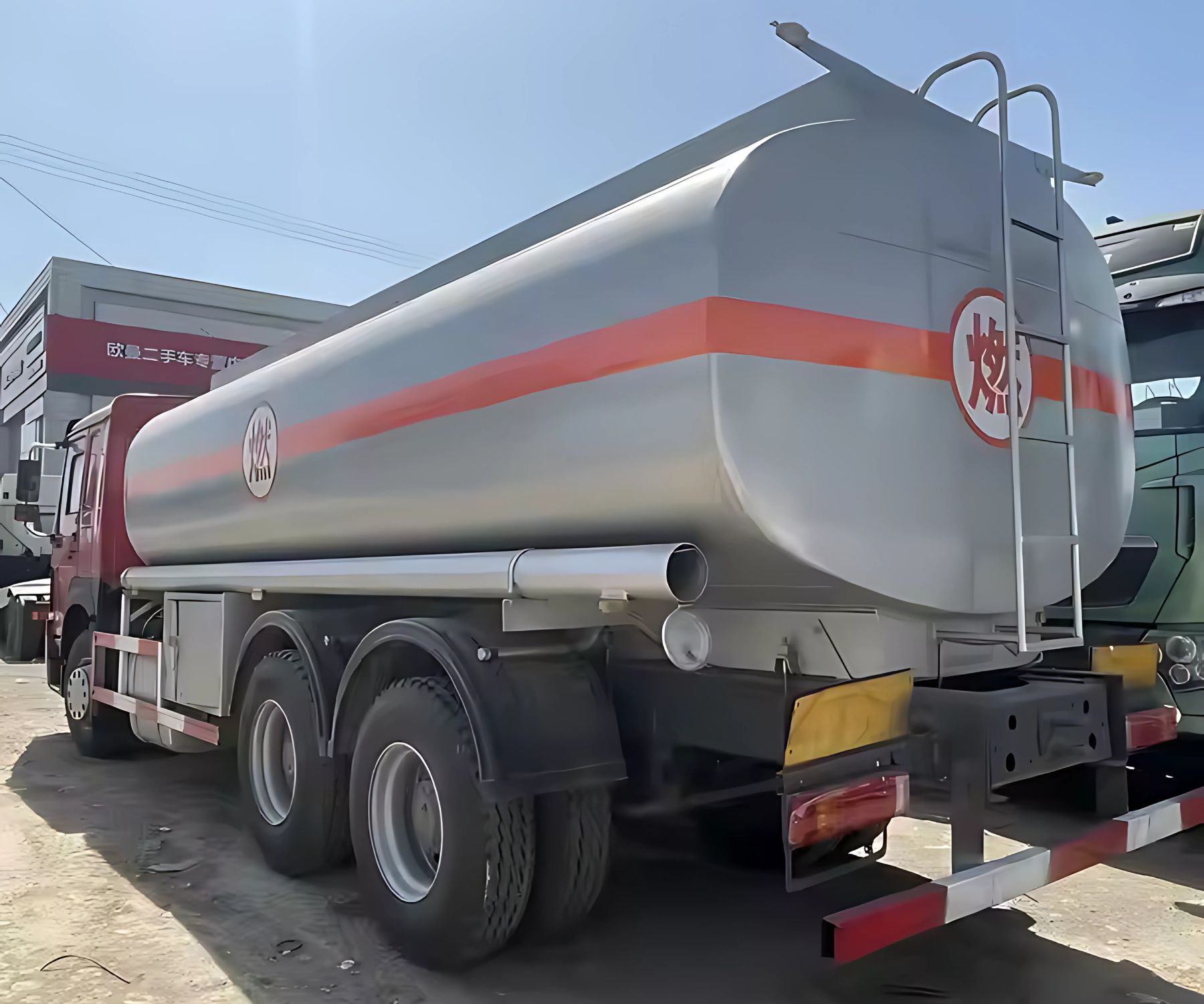 HOWO 10 tyres 18000L fuel oil tank truck (2)