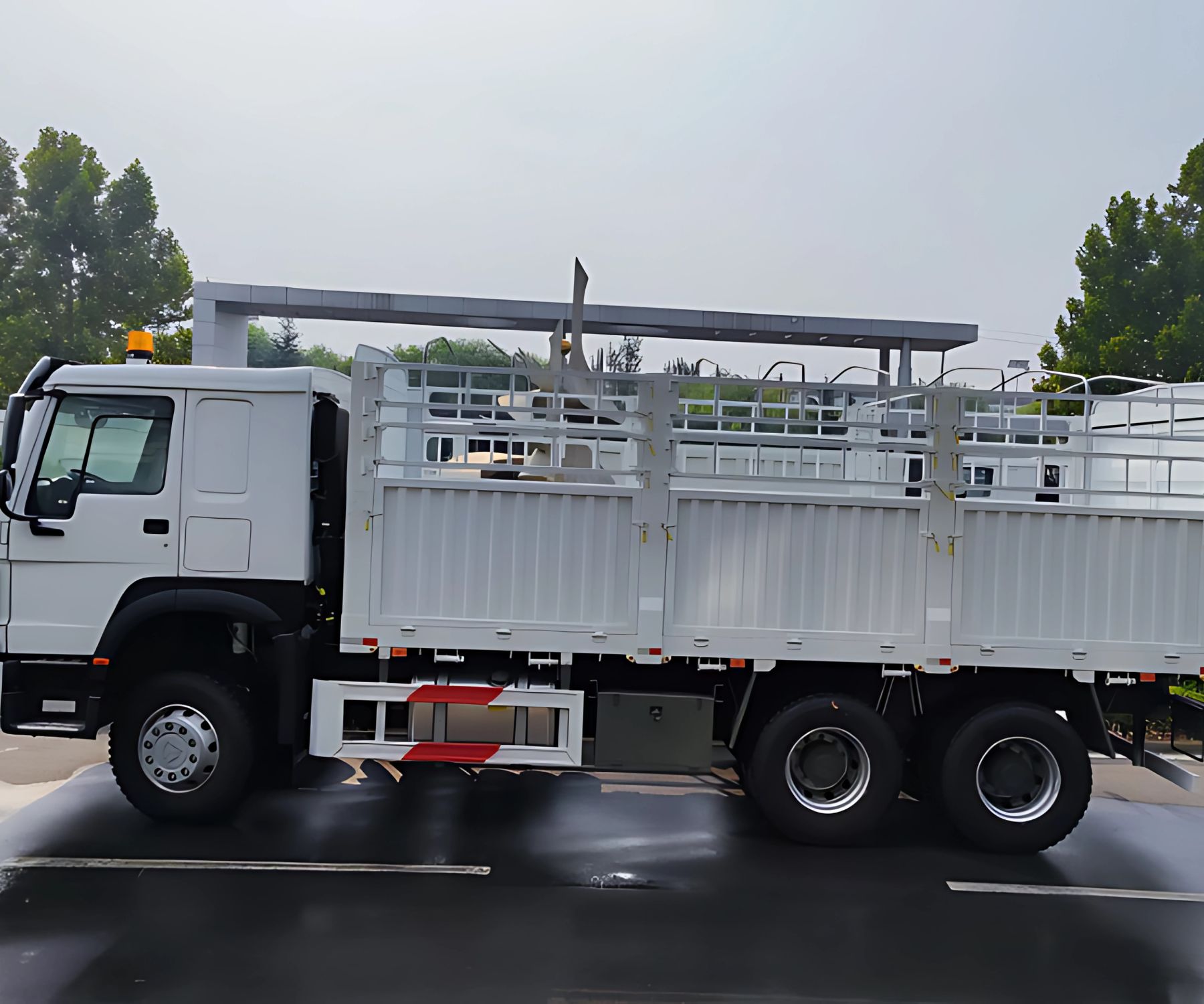 SINOTRUK HOWO 7 used fence cargo truck (4)