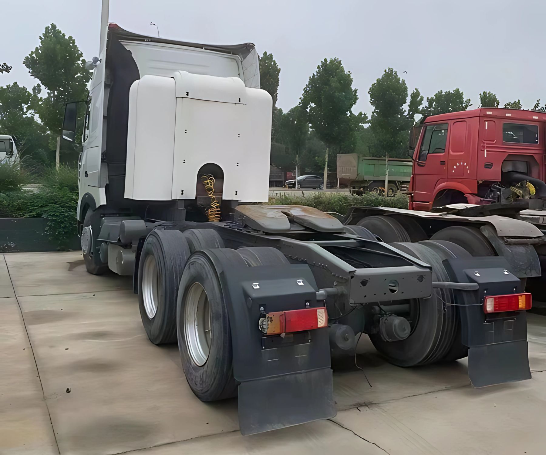 china sinotruck howo a7 4x2 tractor head (2)
