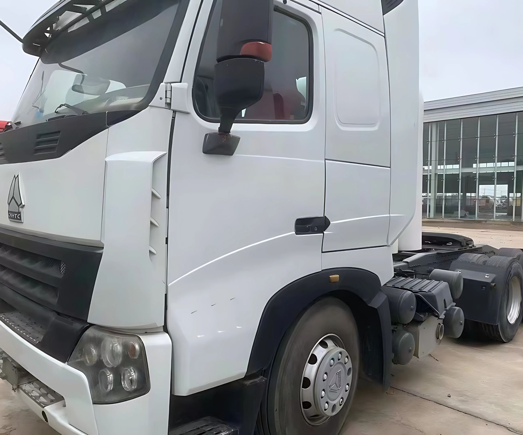 china sinotruck howo a7 4x2 tractor head (4)