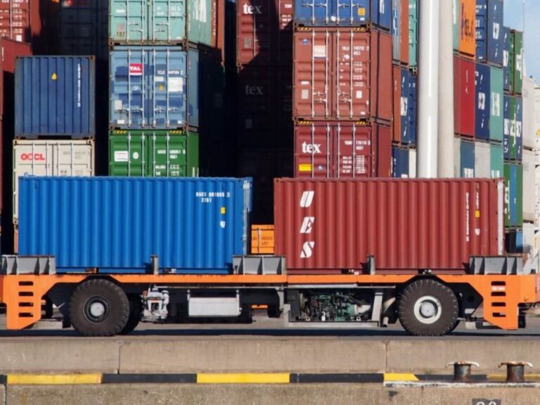 Trailer Or Container? Know The Key Differences | Rhinotrail