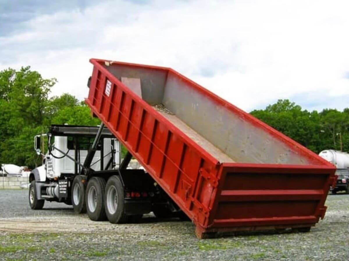 Dump Trailer Vs Roll Off Dumpster: A Quick Comparison Guide | Rhinotrail
