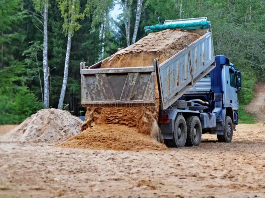 Dump Trailer vs Roll Off Dumpster: A Quick Comparison Guide 7 Dump Trailer vs Roll Off Dumpster: A Quick Comparison Guide 7