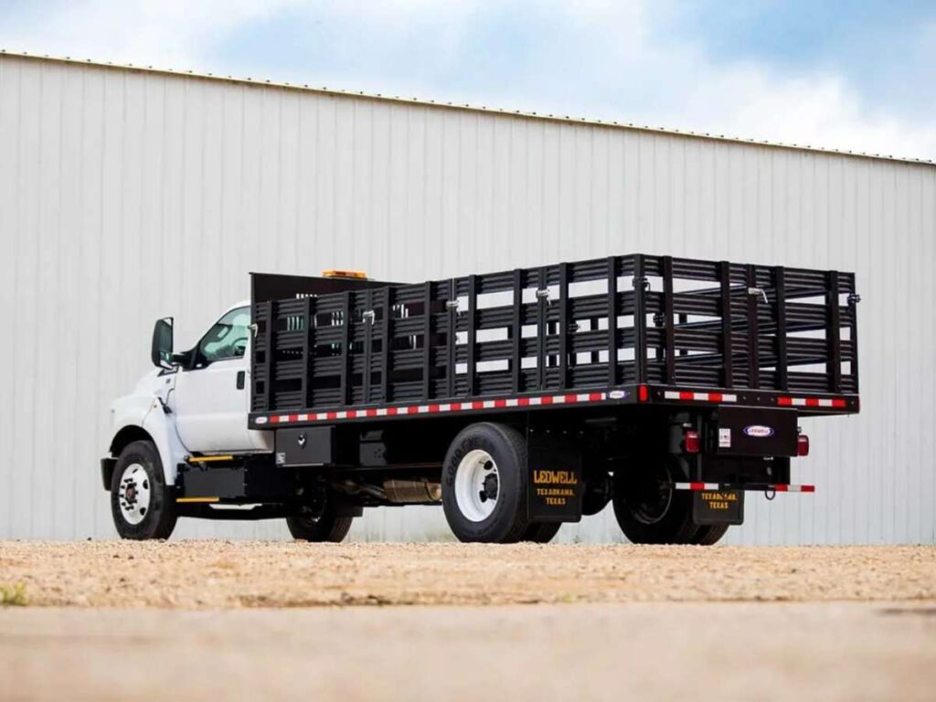 Flatbed Truck for Rental: What You Must Know 4