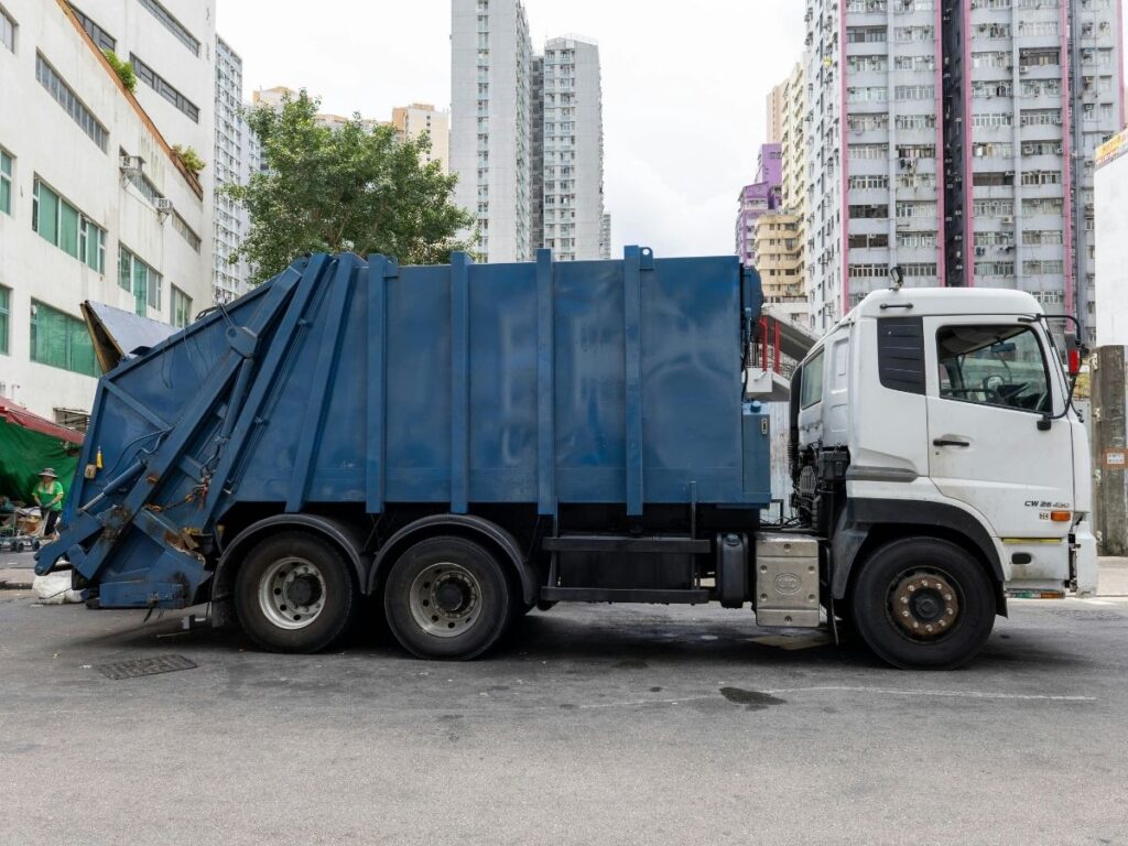 Garbage Truck vs Dump Truck: What's the Difference? 1 Garbage Truck vs Dump Truck: What's the Difference? 1