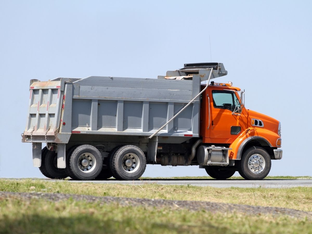 Garbage Truck Vs Dump Truck: What's The Difference? | Rhinotrail