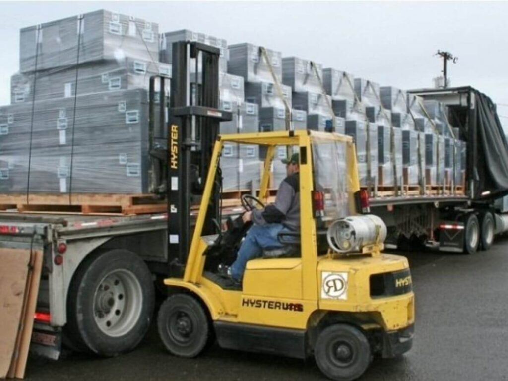 How Should You Transport a Load on a Flatbed Trailer 4 How Should You Transport a Load on a Flatbed Trailer 4