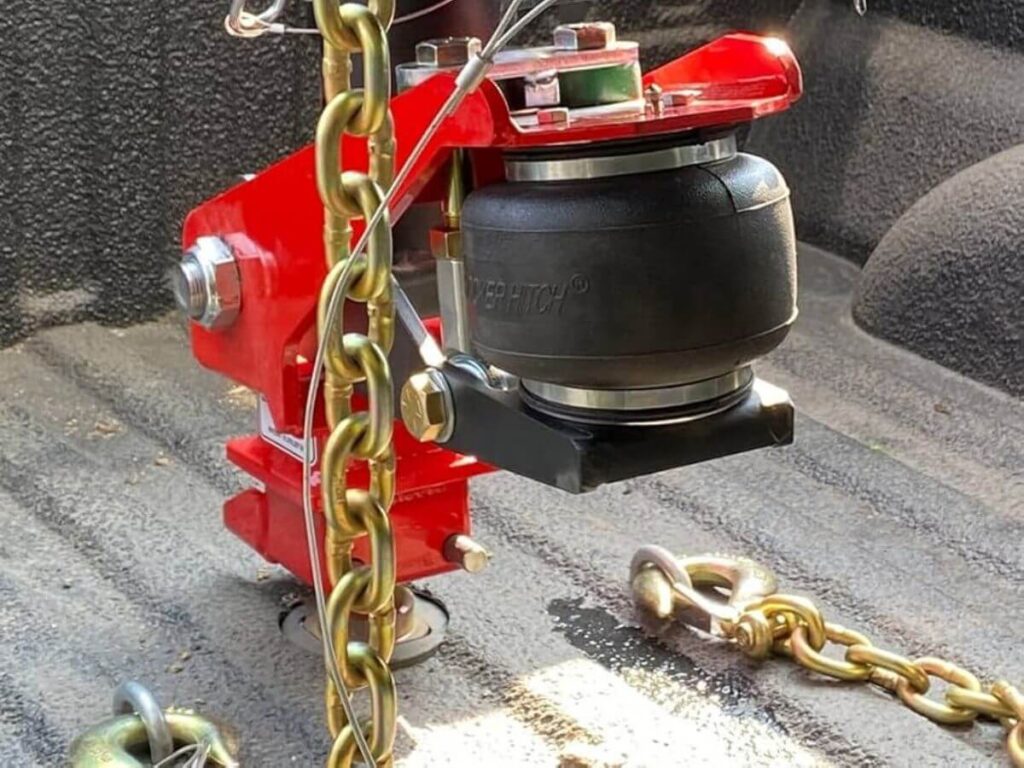How to Lock a Gooseneck Trailer 3 How to Lock a Gooseneck Trailer 3